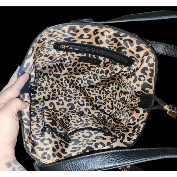 Jessica Simpson black faux leather shoulder bag with matching wallet. - Picture 9 of 9